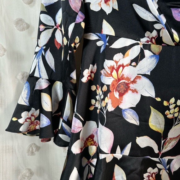 NWT Bar III Women’s Midnight Bloom Floral Dress Size Small - Picture 5 of 11